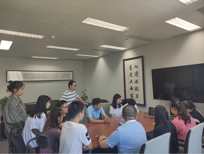 金控公司组织全体职工集中观看