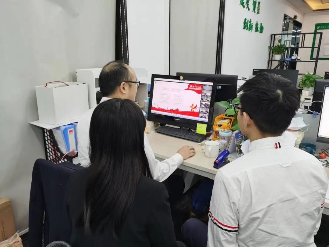 华西金控党委组织召开传达学习党的二十大精神中心组（扩大）会